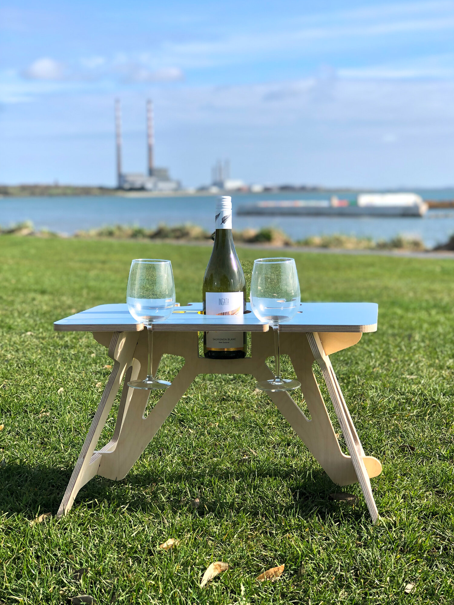wine picnic table